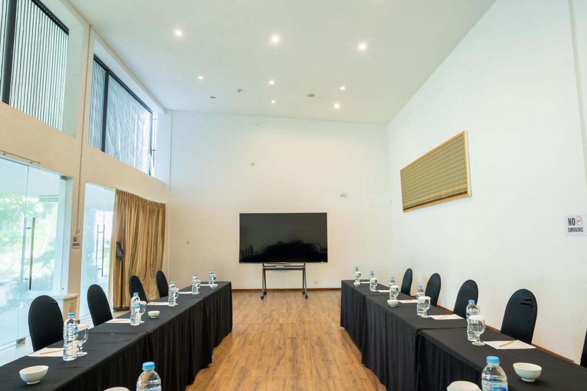 לווק Estrella Hotel & Conference מראה חיצוני תמונה