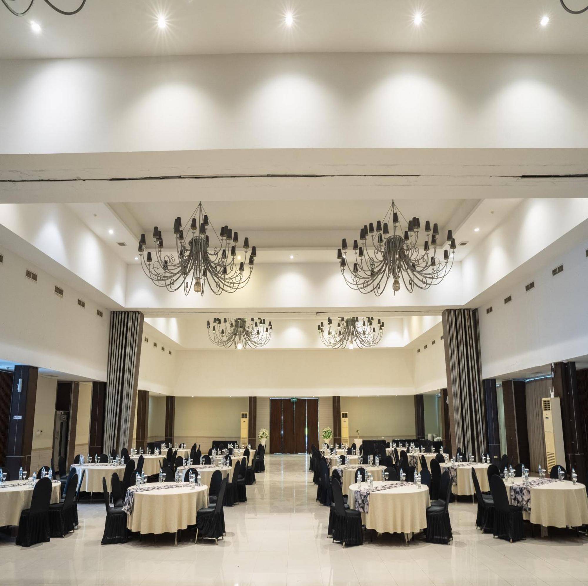 לווק Estrella Hotel & Conference מראה חיצוני תמונה