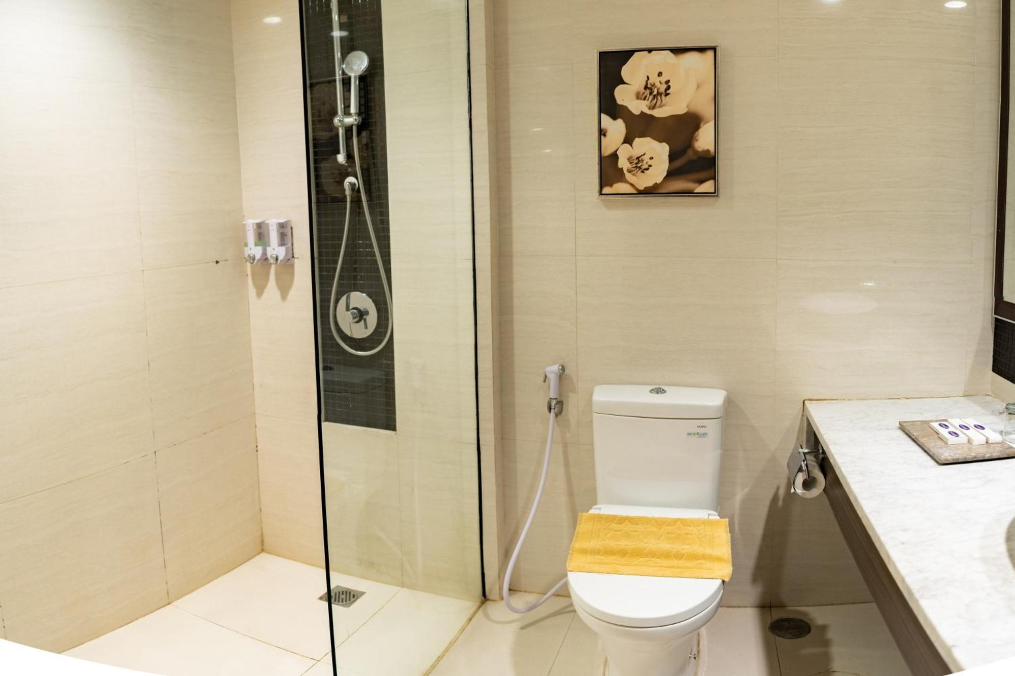 לווק Estrella Hotel & Conference מראה חיצוני תמונה