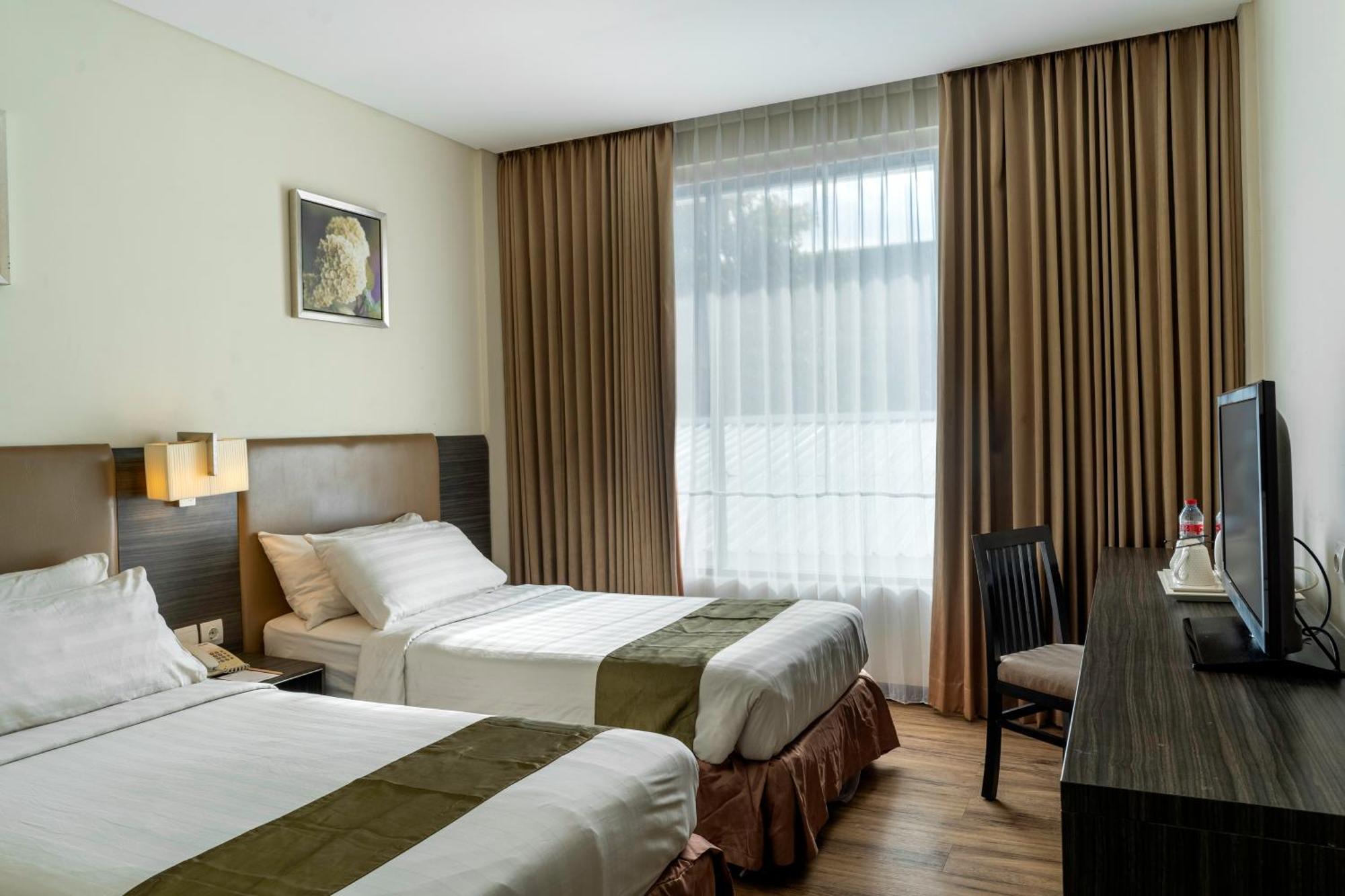 לווק Estrella Hotel & Conference מראה חיצוני תמונה
